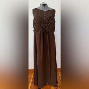 Brown chiffon dress with ruched bodice and a touch of elegance Size 24W.